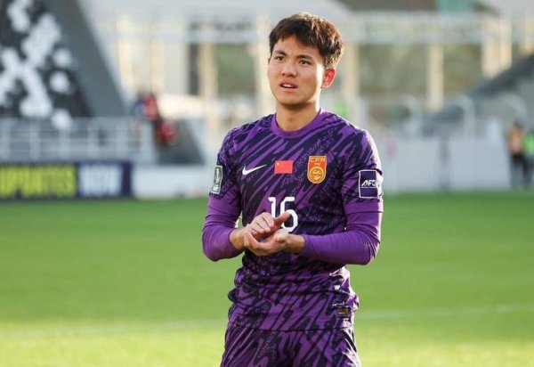 C7娱乐APP U23国门李昊回应晋级亚洲杯4强：计划有变，继续向前；队友晒门神图，快过年了给你贴上